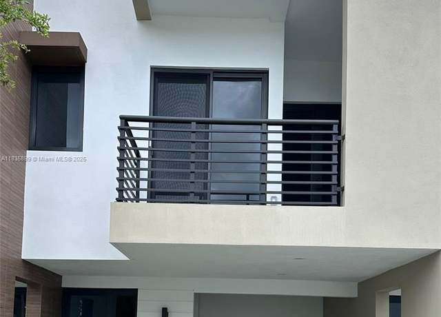 Property at 5463 W Oak Way, Dania Beach, FL 33314, 3 beds, 2.5 baths