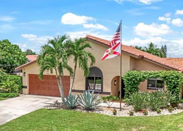 Property at 27497 Pelican Ridge Cir, Bonita Springs, FL 34135, 3 beds, 2.5 baths