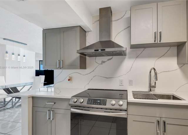 Property at 20500 W Country Club Dr #512, Aventura, FL 33180, 2 beds, 2 baths