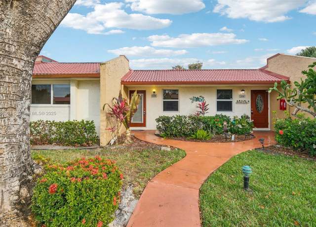 Property at 338 Lake Evelyn Dr, West Palm Beach, FL 33411, 2 beds, 2 baths