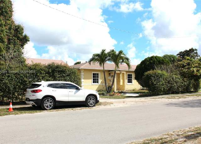 Property at 685 SE 9th Ave, Hialeah, FL 33010, 3 beds, 2 baths