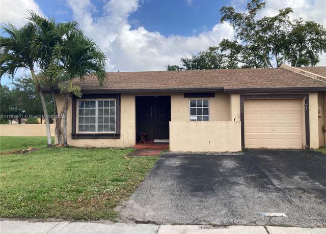Property at 9531 W Heather Ln, Miramar, FL 33025, 2 beds, 2 baths