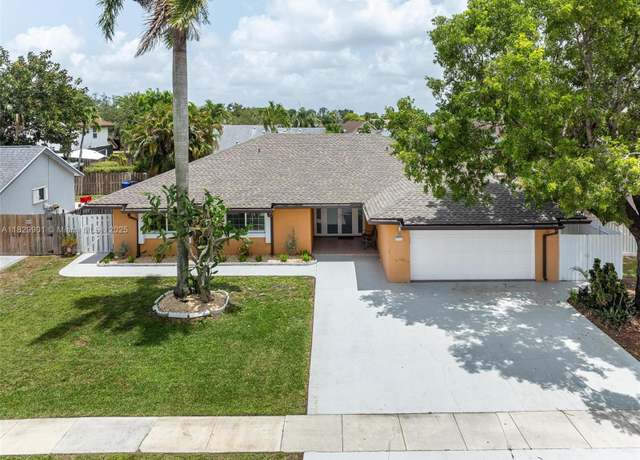 Property at 721 SW 96th Ave, Pembroke Pines, FL 33025, 4 beds, 2.5 baths