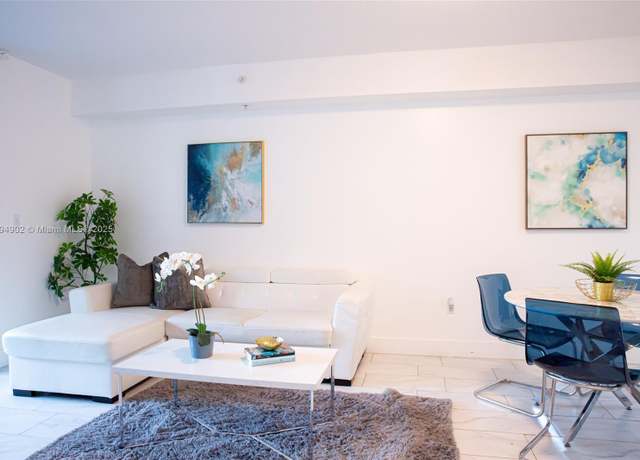 Property at 170 SE 14th St #1605, Miami, FL 33131, 2 beds, 2 baths