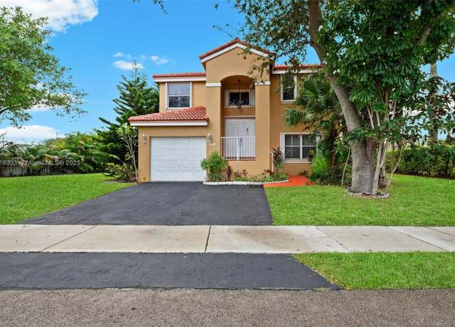 Property at 4333 SW 84th Ter, Davie, FL 33328, 3 beds, 2.5 baths