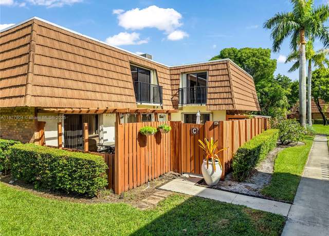 Property at 9109 SW 20th St, Davie, FL 33324, 3 beds, 2.5 baths