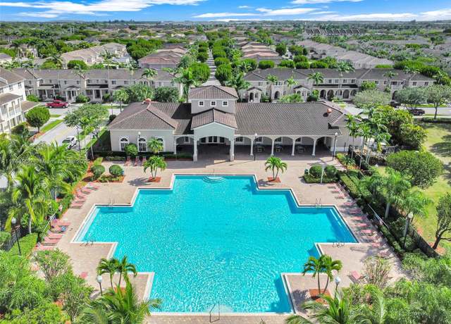Property at 27534 SW 140th Ave #27534, Homestead, FL 33032, 2 beds, 2.5 baths