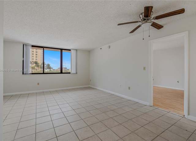 Property at 540 Brickell Key Dr #718, Miami, FL 33131, 1 bed, 1.5 baths
