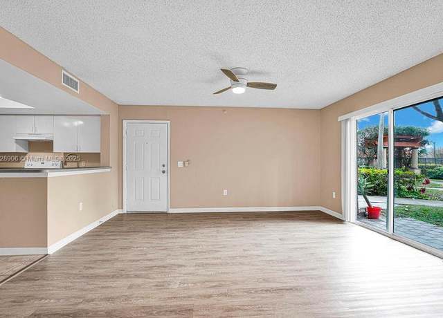 Property at 4195 N Haverhill Rd #304, West Palm Beach, FL 33417, 1 bed, 1 bath