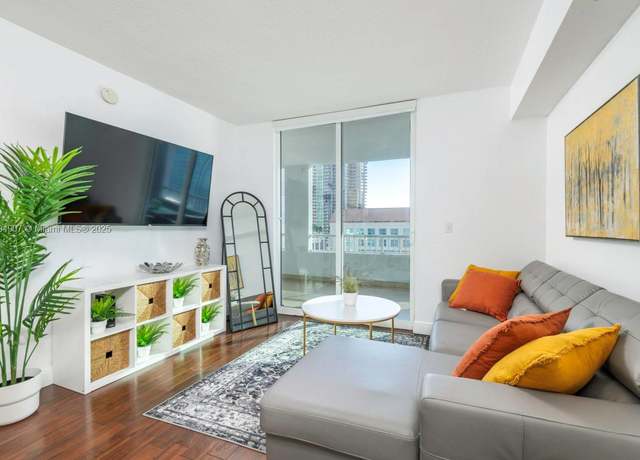Property at 170 SE 14th St #1905, Miami, FL 33131, 2 beds, 2 baths