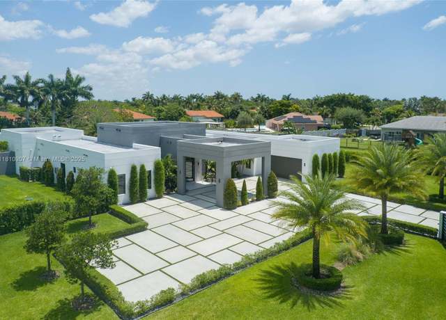 Property at 13221 SW 220th St, Miami, FL 33170, 5 beds, 5.5 baths