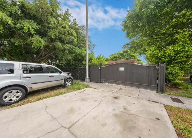 Property at 3631 SW 127th Ave, Miami, FL 33175, 3 beds, 2 baths
