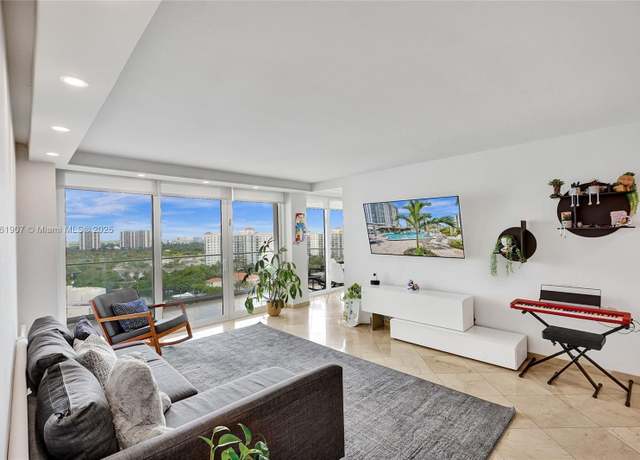 Property at 19707 Turnberry Way Unit 17L, Aventura, FL 33180, 3 beds, 2 baths