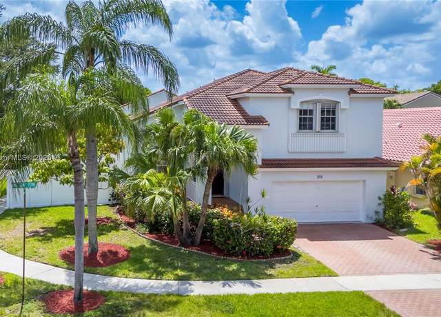 Property at 1020 NW 184th Ter, Pembroke Pines, FL 33029, 4 beds, 3 baths