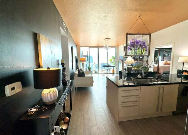Property at 79 SW 12th St Unit 3904S, Miami, FL 33130, 2 beds, 2 baths