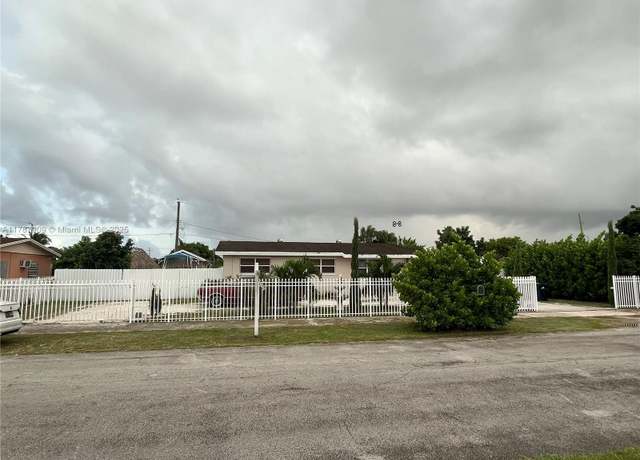 Property at 18714 SW 306th Ter, Homestead, FL 33030, 4 beds, 2 baths
