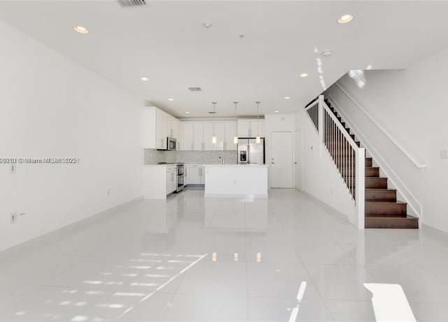 Property at 2621 NE 212th Ter #206, Miami, FL 33180, 3 beds, 2.5 baths