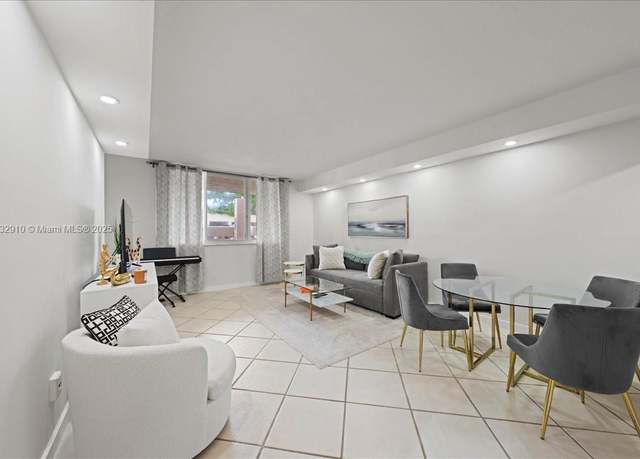 Property at 540 Brickell Key Dr #412, Miami, FL 33131, 1 bed, 1.5 baths