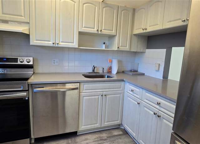 Property at 7827 Golf Cir Dr #101, Margate, FL 33063, 2 beds, 2 baths
