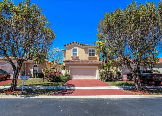 Property at 2250 NE 37th Rd, Homestead, FL 33033, 3 beds, 2.5 baths