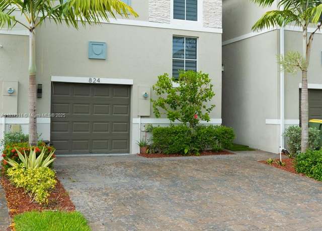 Property at 824 SE 18th St, Homestead, FL 33034, 3 beds, 2.5 baths