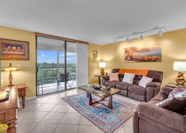 Property at 900 Saint Charles Pl Ph 9, Pembroke Pines, FL 33026, 2 beds, 2 baths