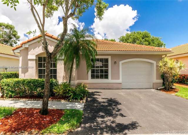 Property at 955 Azure Ln, Weston, FL 33326, 4 beds, 2 baths