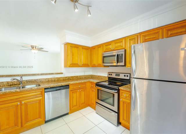 Property at 12178 Saint Andrews Pl #112, Miramar, FL 33025, 3 beds, 2.5 baths