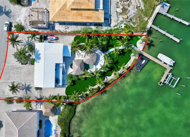 Property at 335 Calzada De Bouganvillea, Marathon, FL 33050, 3 beds, 3 baths