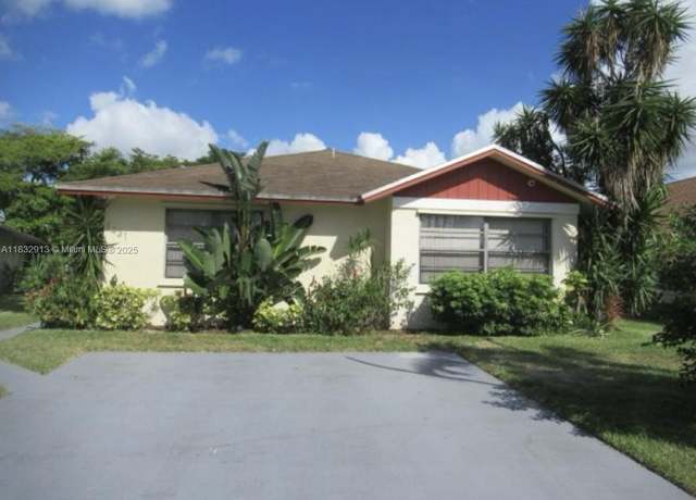 Property at 1431 Pines Ln, West Palm Beach, FL 33415, 3 beds, 2 baths