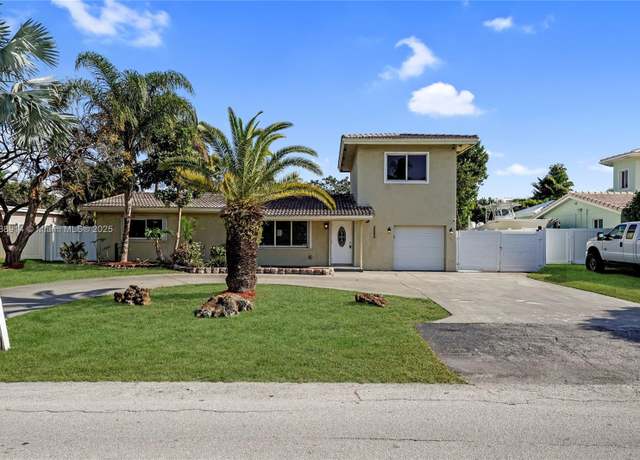 Property at 2680 NE 22nd Ct, Pompano Beach, FL 33062, 3 beds, 3.5 baths