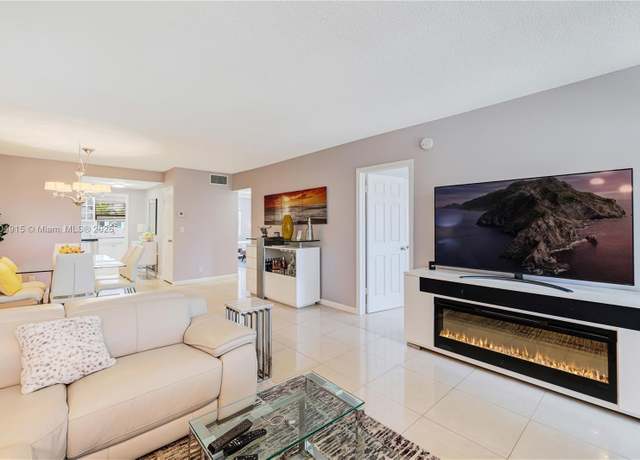 Property at 3181 S Ocean Dr #308, Hallandale Beach, FL 33009, 2 beds, 2 baths