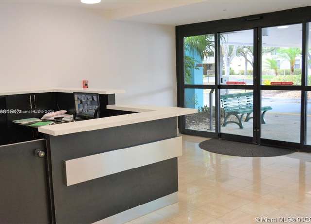 Property at 919 Hillcrest Dr #306, Hollywood, FL 33021, 2 beds, 2 baths