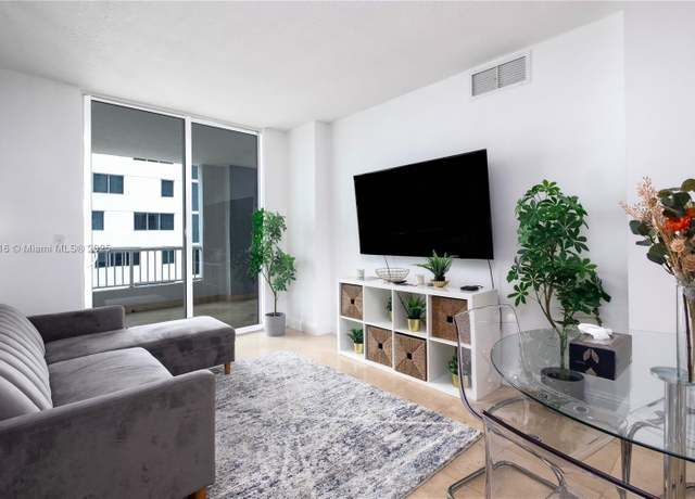 Property at 170 SE 14th St #2708, Miami, FL 33131, 2 beds, 2 baths