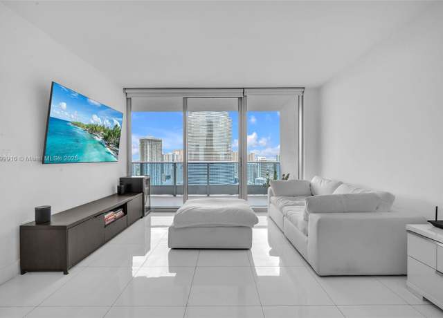 Property at 200 Biscayne Boulevard Way #4012, Miami, FL 33131, 1 bed, 1.5 baths