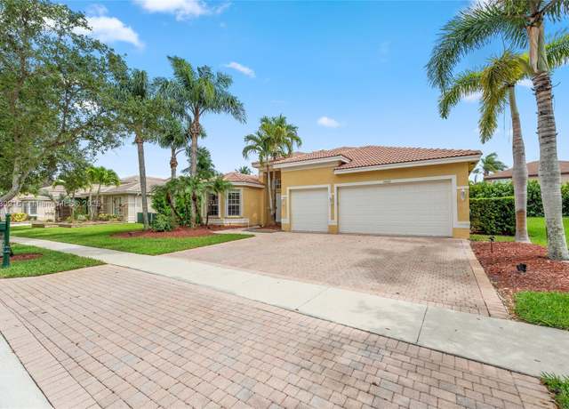 Property at 19442 SW 39th St, Miramar, FL 33029, 5 beds, 3 baths