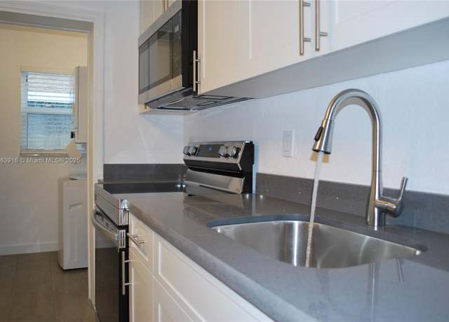 Property at 3641 NE 1st Ter, Oakland Park, FL 33334, 10 beds, 6 baths