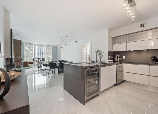 Property at 325 S Biscayne Blvd #2515, Miami, FL 33131, 2 beds, 2 baths