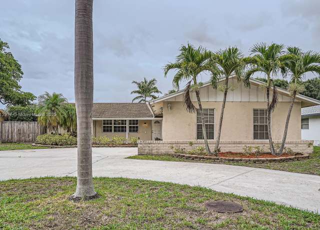 Property at 9802 N Military Trl, Palm Beach Gardens, FL 33410, 3 beds, 2 baths