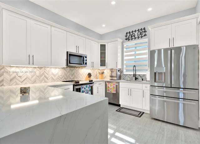 Property at 17709 SW 150th Ct, Miami, FL 33187, 3 beds, 2.5 baths