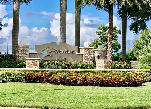 Property at 408 NE 194th Ter, Miami, FL 33179, 3 beds, 2.5 baths