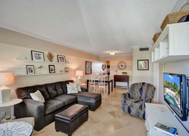 Property at 1900 NE 8th Ct #306, Fort Lauderdale, FL 33304, 2 beds, 2 baths