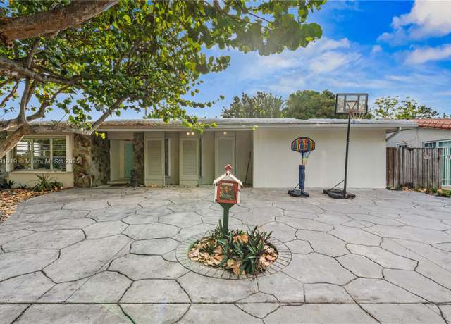 Property at 3030 SW 77th Ct, Miami, FL 33155, 4 beds, 2 baths