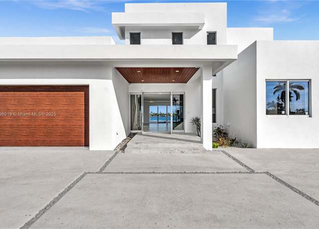 Property at 10755 SW 52nd Ter, Miami, FL 33165, 5 beds, 7 baths