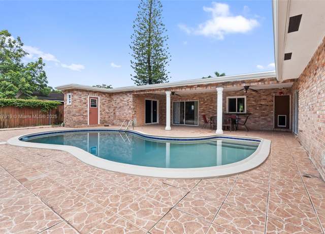 Property at 736 Ixora Ln, Plantation, FL 33317, 4 beds, 3 baths