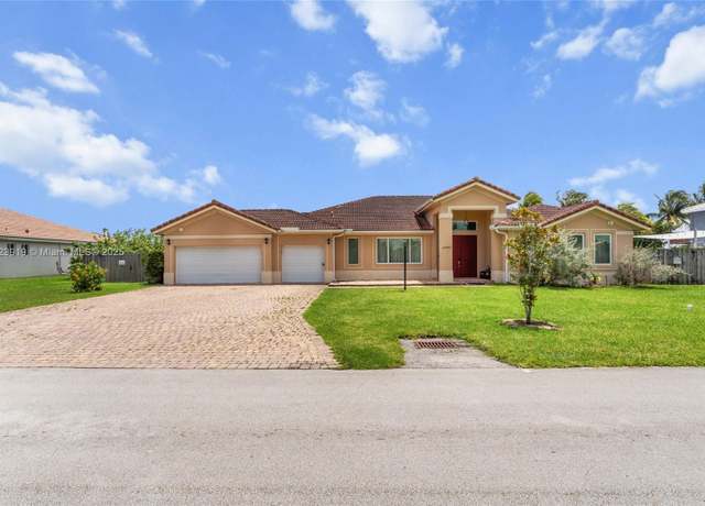 Property at 22442 SW 128th Pl, Miami, FL 33170, 4 beds, 3.5 baths
