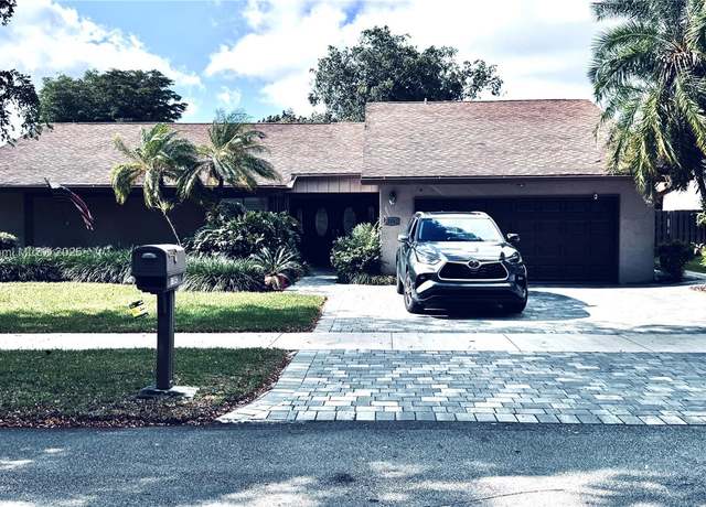 Property at 11042 SW 129th Pl, Miami, FL 33186, 4 beds, 2 baths