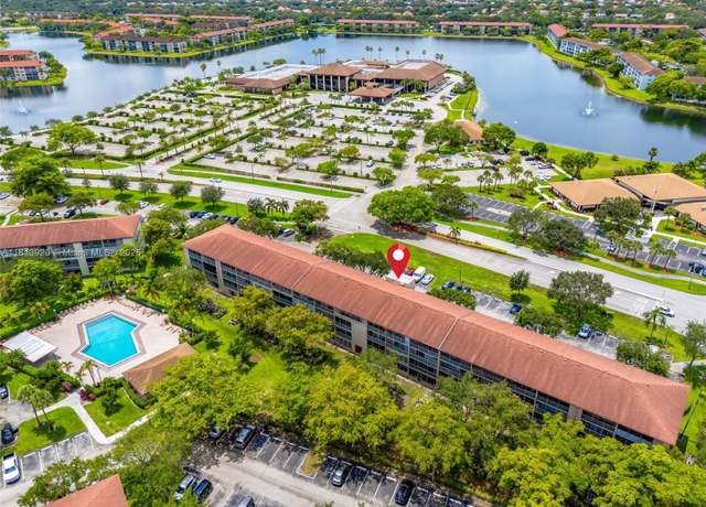 Property at 13455 SW 9th Ct Unit 315J, Pembroke Pines, FL 33027, 1 bed, 1.5 baths