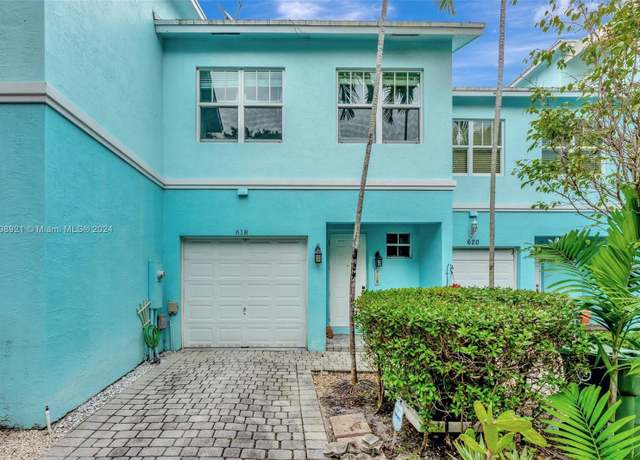 Property at 618 SE 13th St, Fort Lauderdale, FL 33316, 2 beds, 2.5 baths