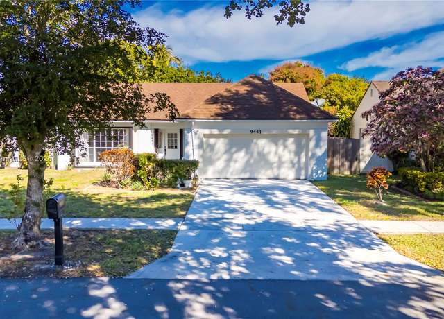 Property at 9441 Dunhill Dr, Miramar, FL 33025, 3 beds, 2 baths